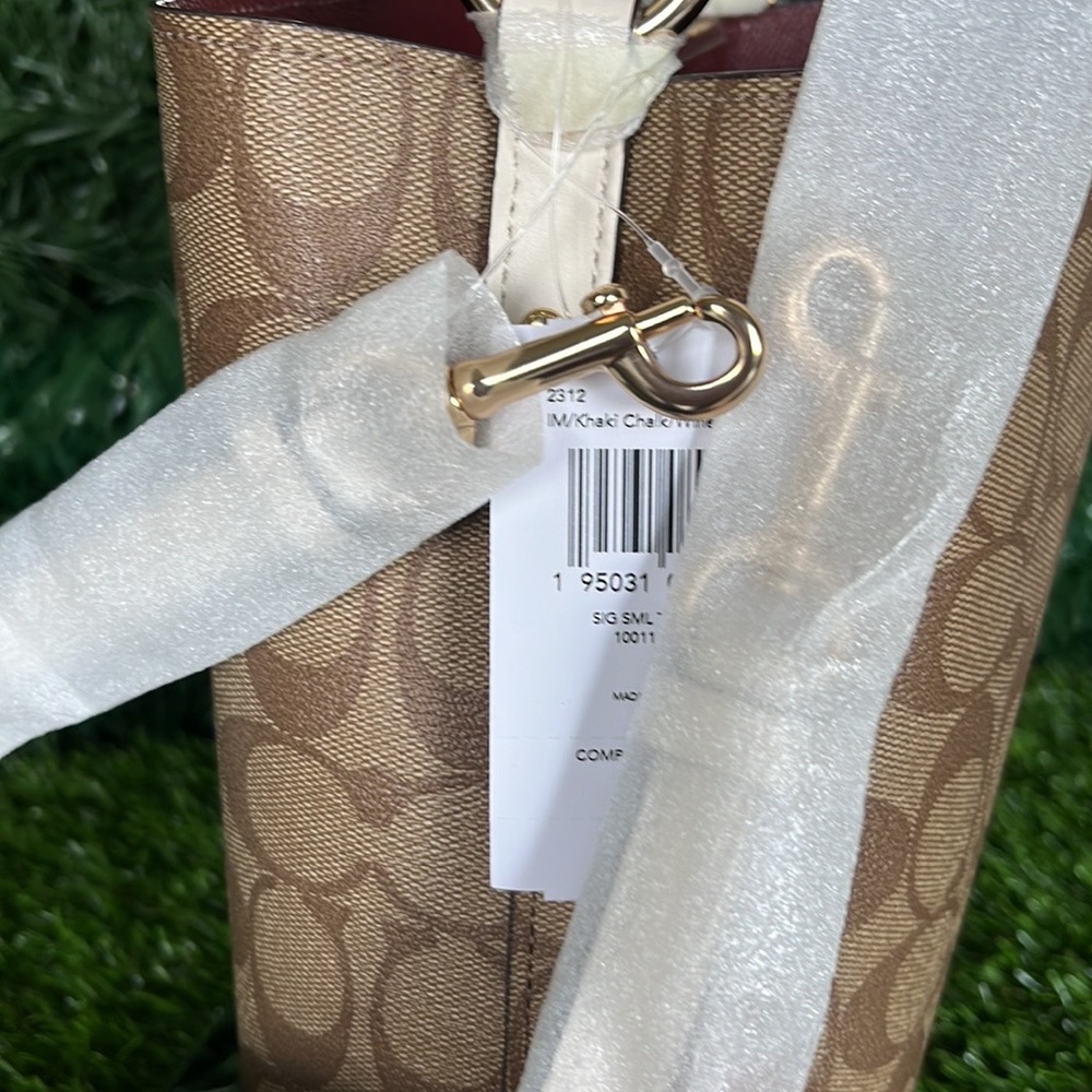 New! Coach Small Town Bucket Bag In Signature Canvas - Picture 13 of 16